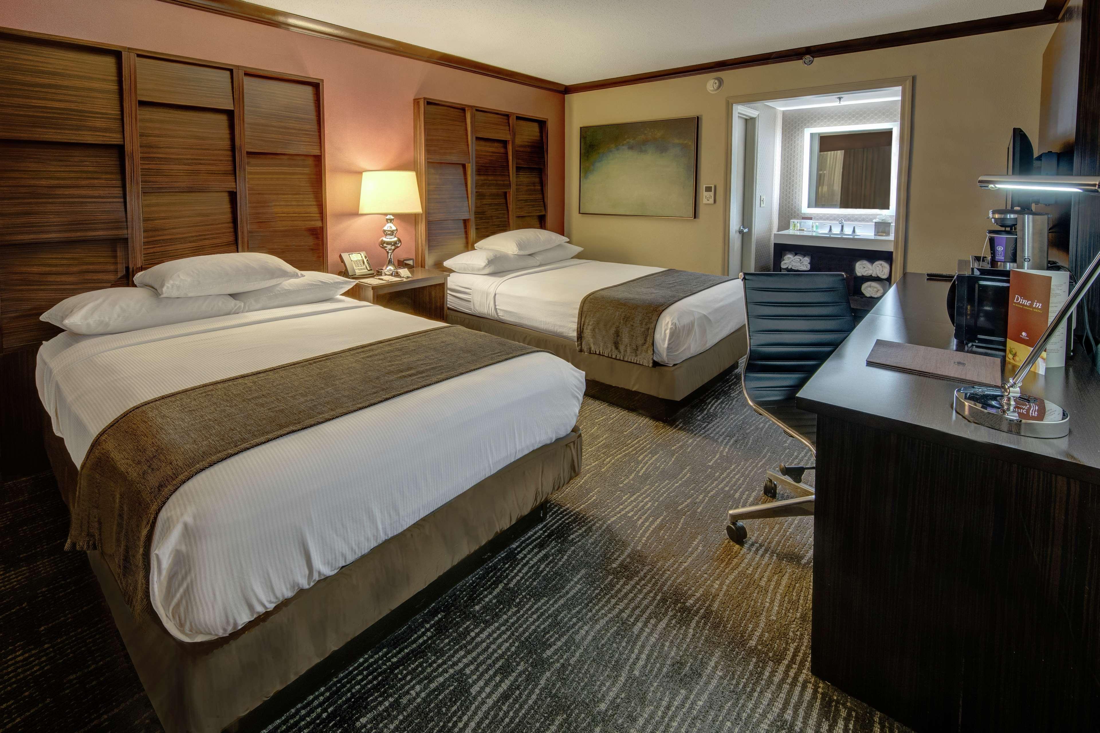 Doubletree By Hilton Decatur Riverfront Exterior photo