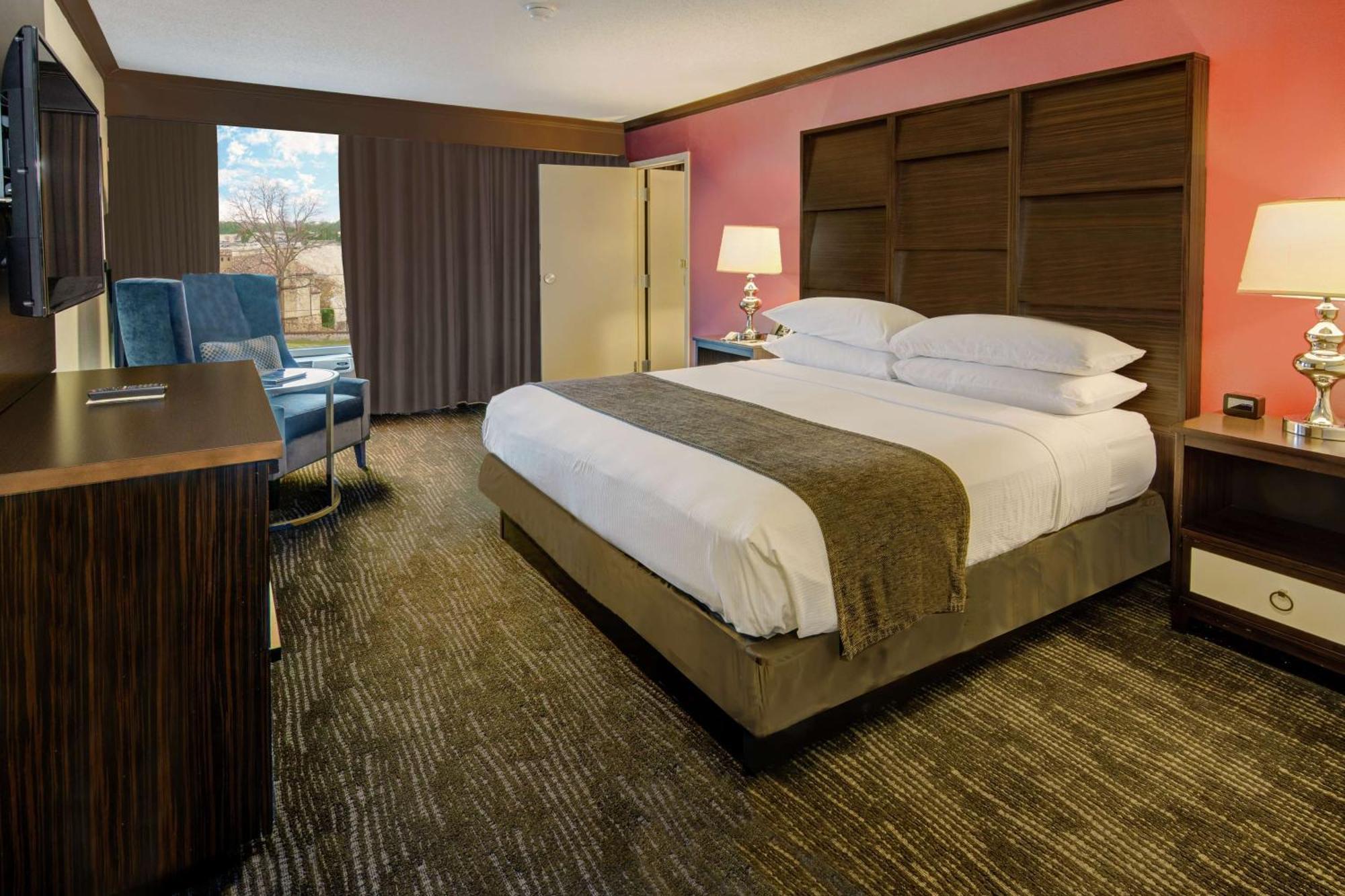 Doubletree By Hilton Decatur Riverfront Exterior photo
