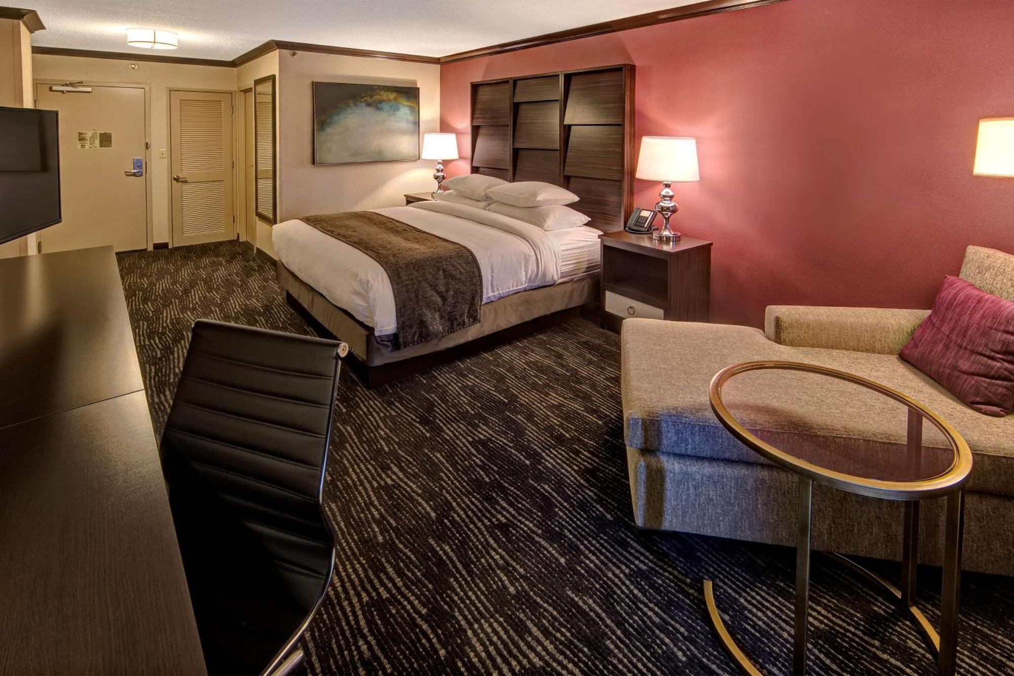 Doubletree By Hilton Decatur Riverfront Exterior photo