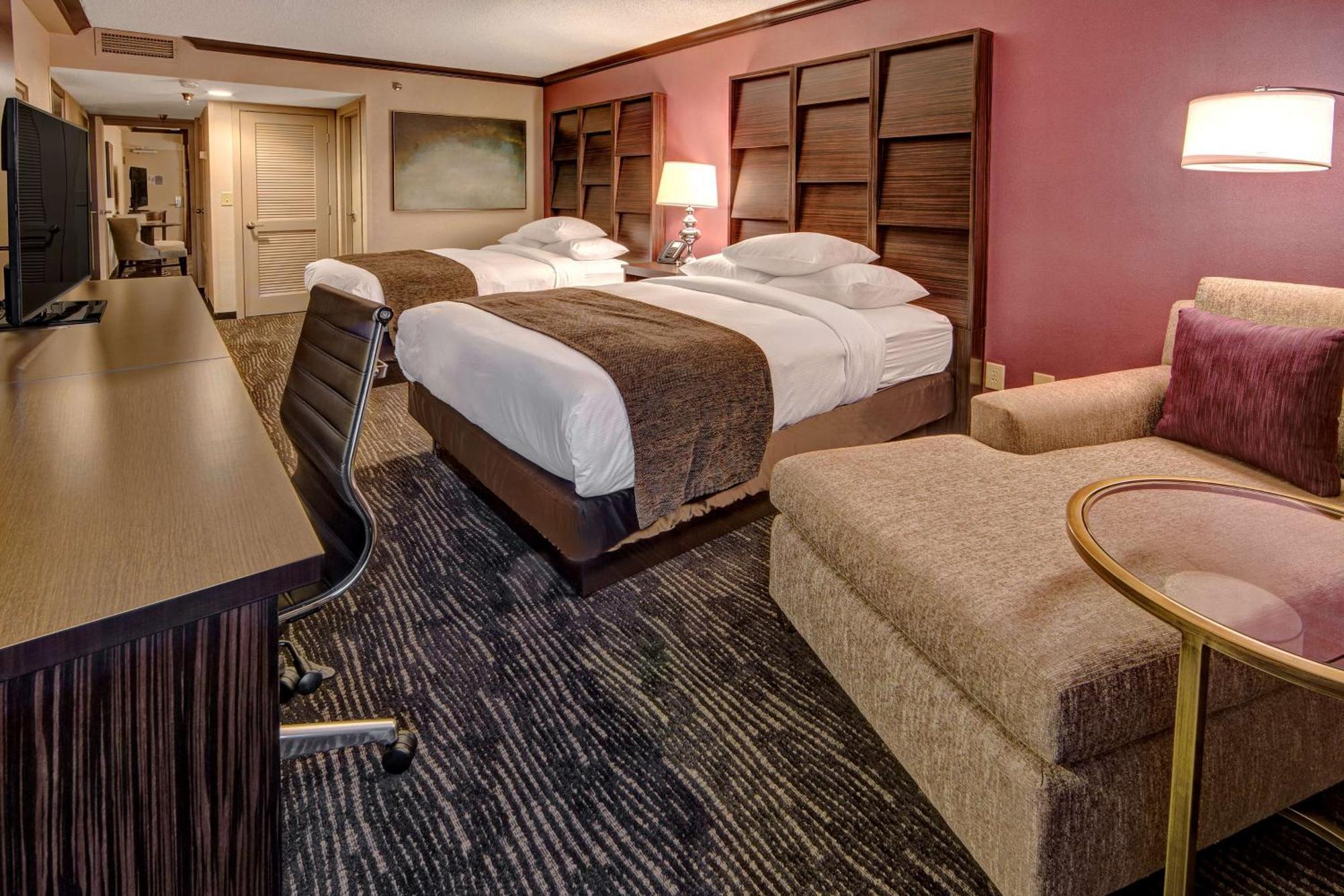 Doubletree By Hilton Decatur Riverfront Exterior photo