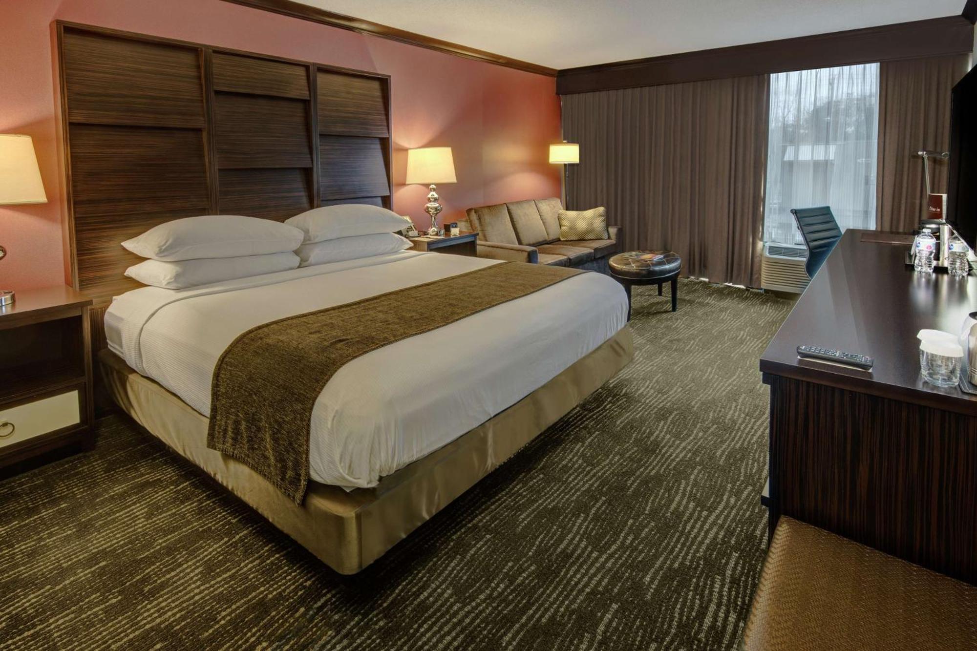 Doubletree By Hilton Decatur Riverfront Exterior photo