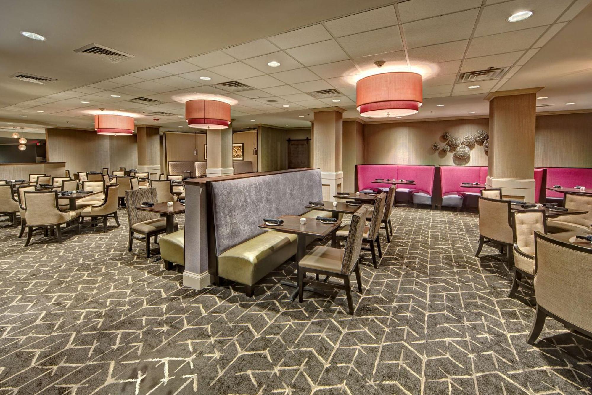 Doubletree By Hilton Decatur Riverfront Exterior photo