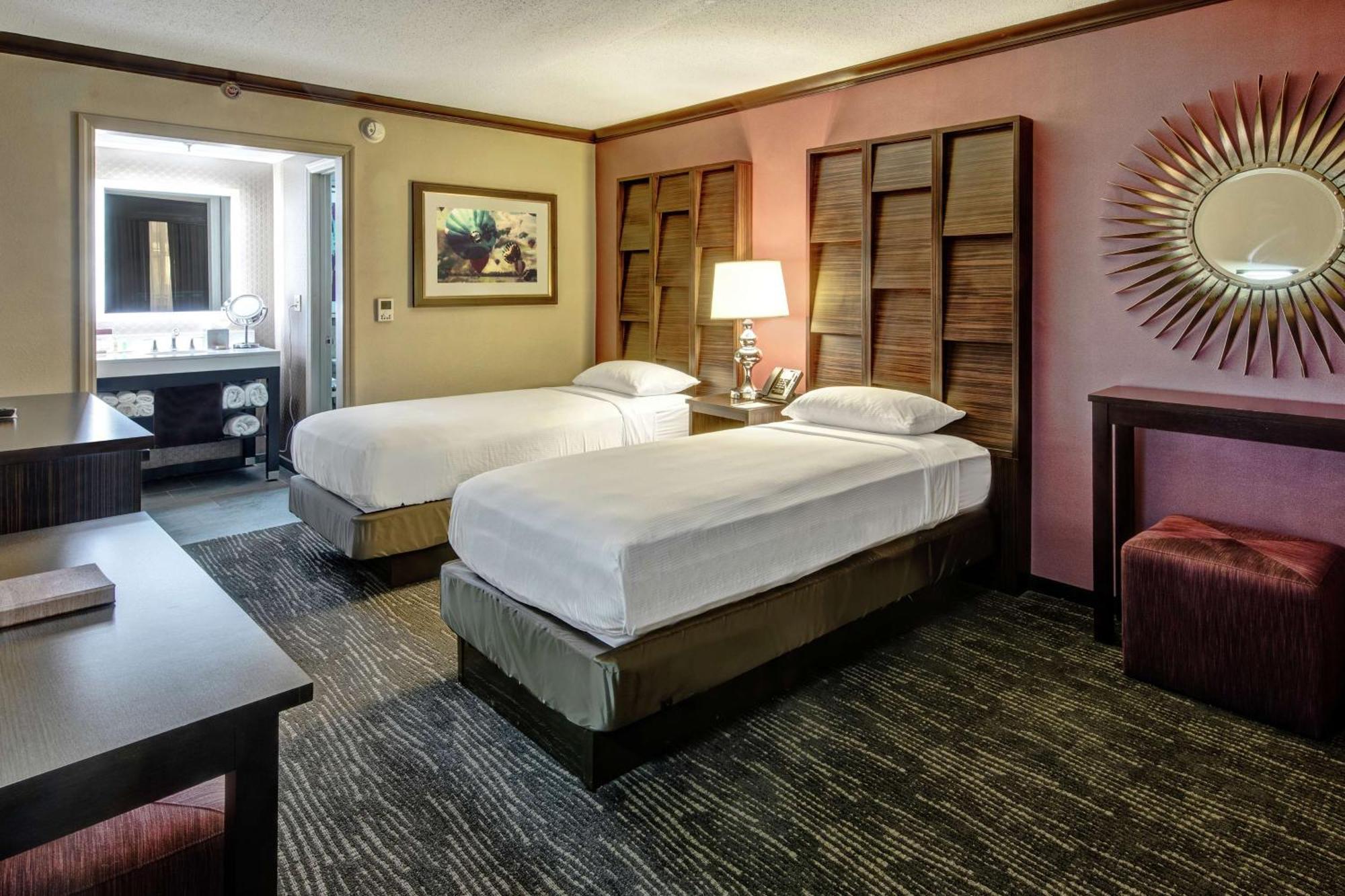 Doubletree By Hilton Decatur Riverfront Exterior photo