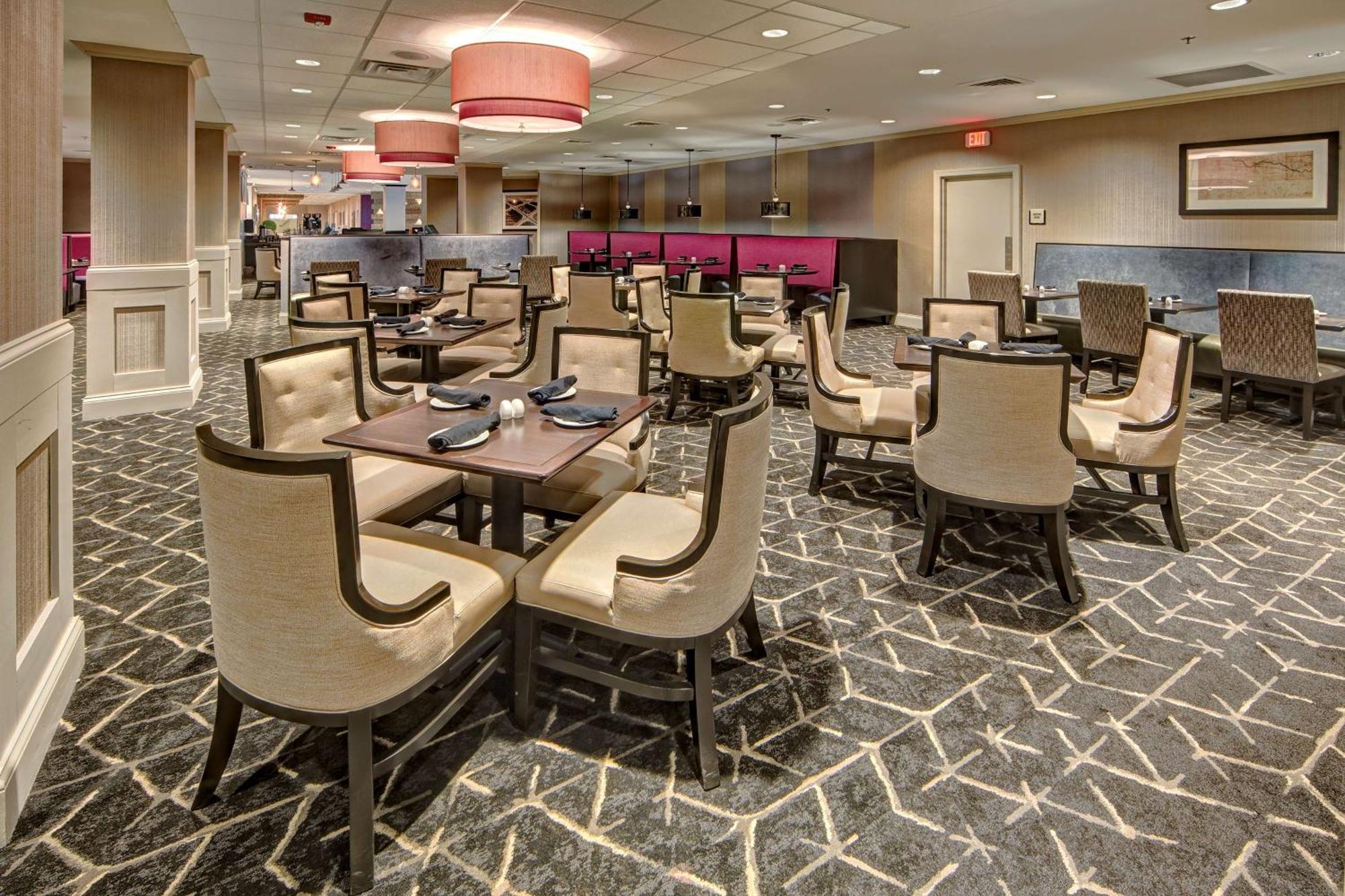 Doubletree By Hilton Decatur Riverfront Exterior photo